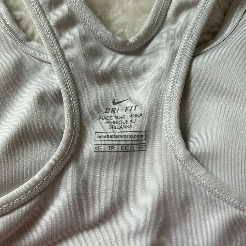 Nike Lot of 2 Sports Bras XS Windrunner Cross Back & Nike Pro Swoosh Padded - Picture 4 of 16